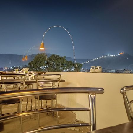 Chillout - A Boutique Hotel & Rooftop Restaurant Джайпур Екстер'єр фото